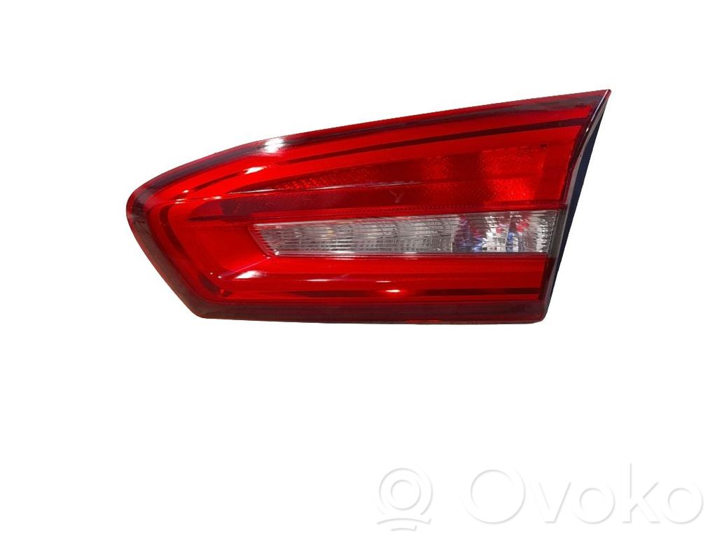 Ford Focus Galinis žibintas dangtyje 