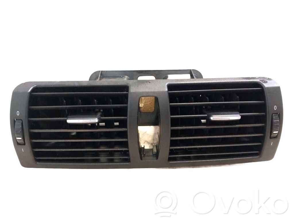 BMW 1 E82 E88 Centrinės oro grotelės 