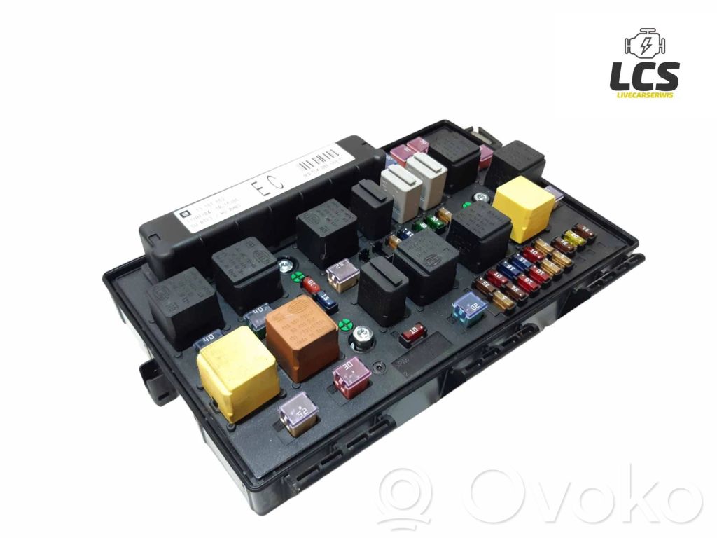 Opel Astra H Fuse module 
