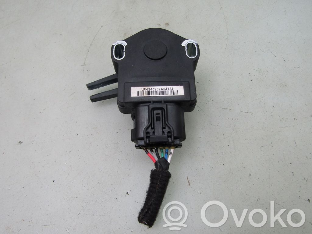 Accelerator throttle pedal   24R
