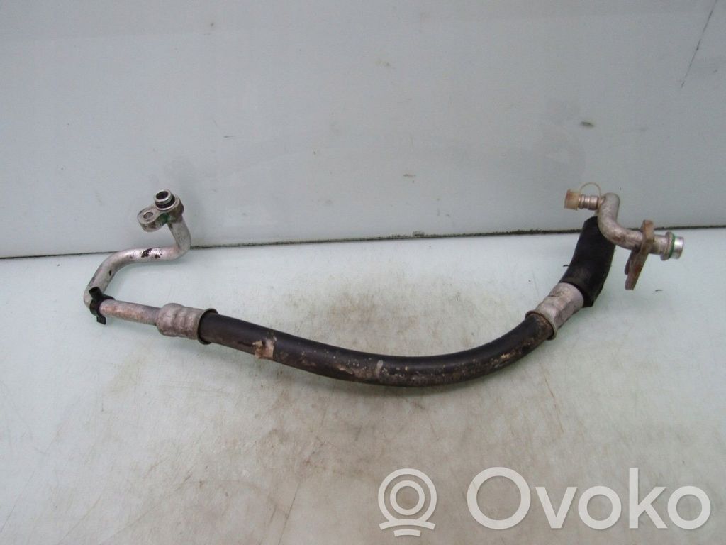 Ilmastointilaitteen putki (A/C)   06R,TD