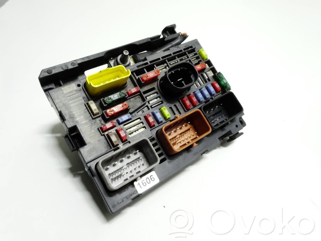 Peugeot 407 Fuse module 