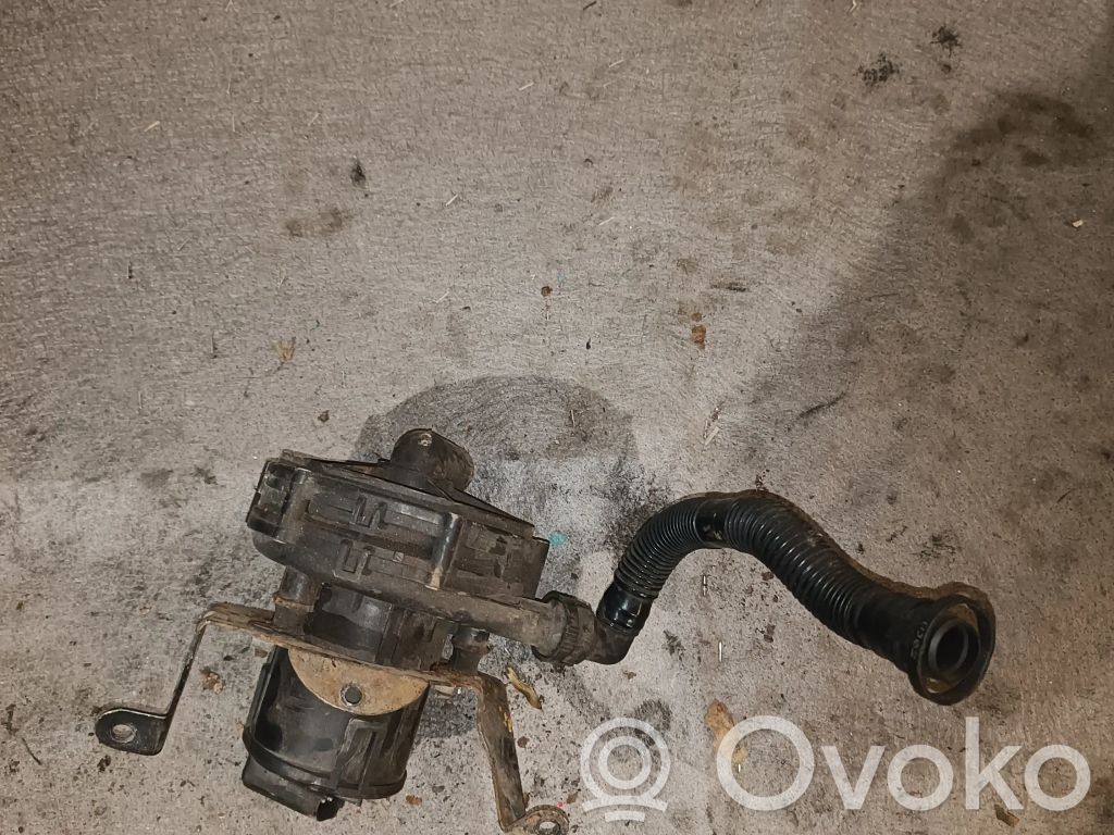 Toissijainen ilmapumppu   72185239