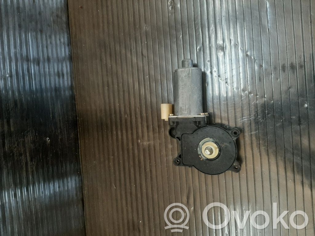 BMW 3 E46 Priekinio lango pakelėjo varikliukas 