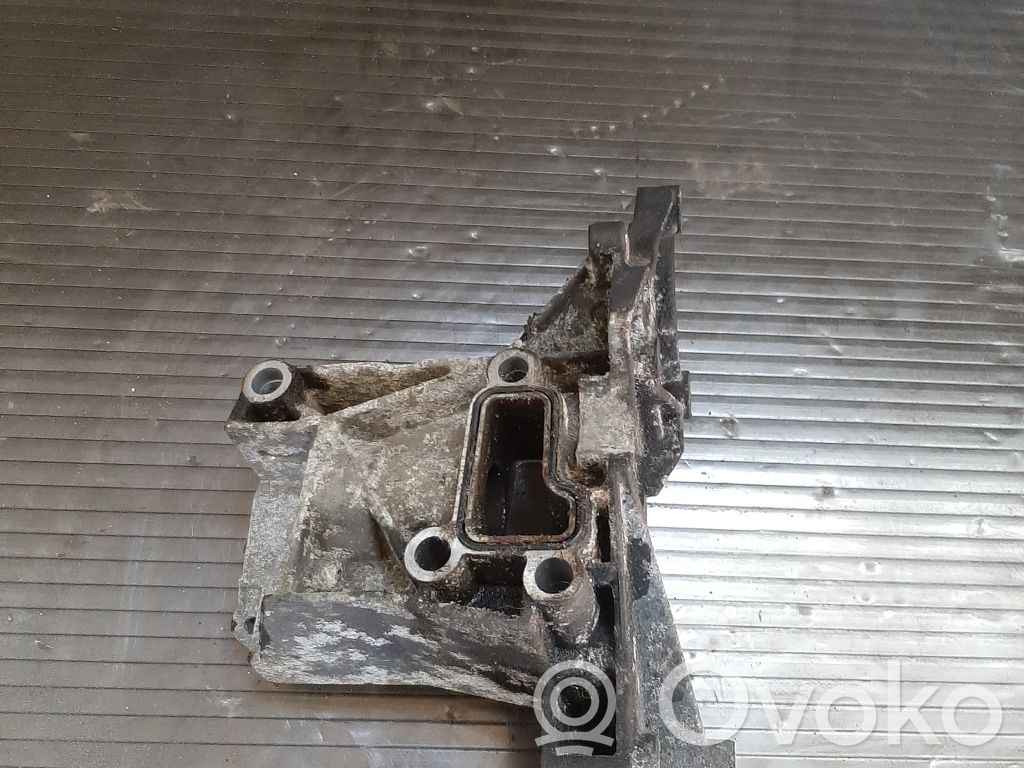 Audi A6 Allroad C6 Power steering pump mounting bracket 