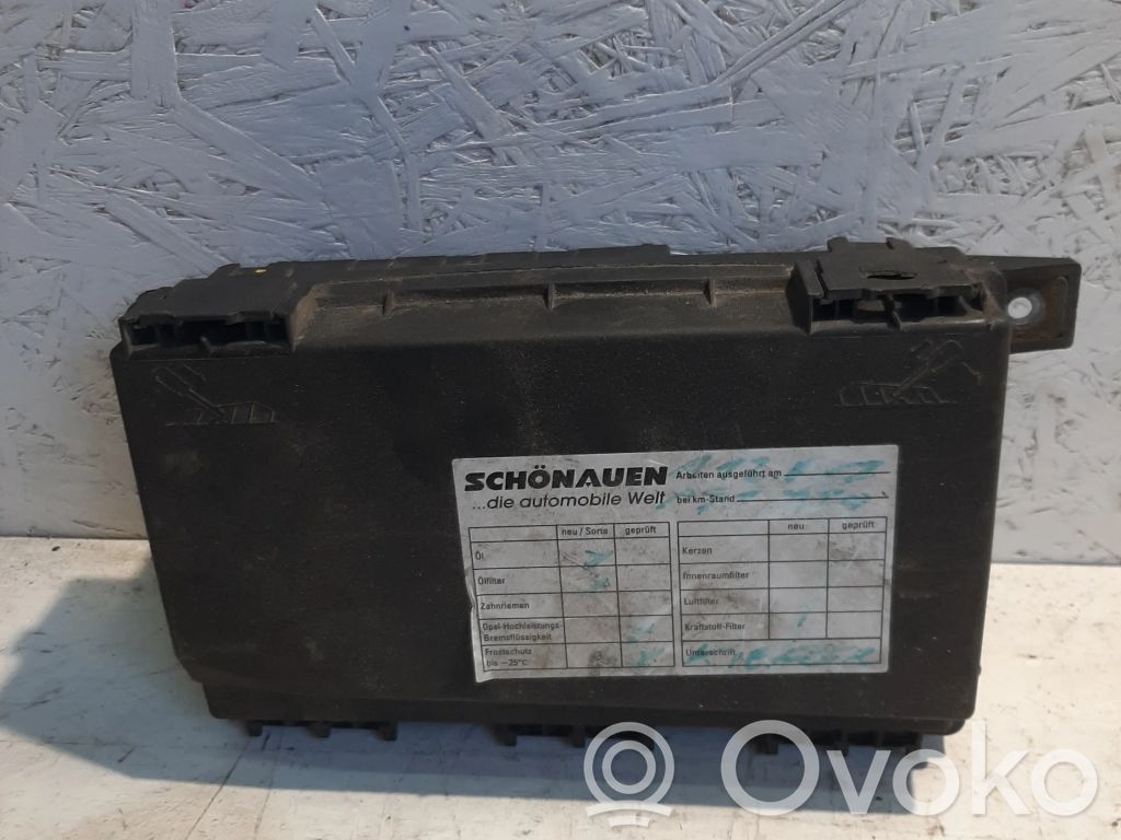 Opel Zafira B Juego de caja de fusibles 