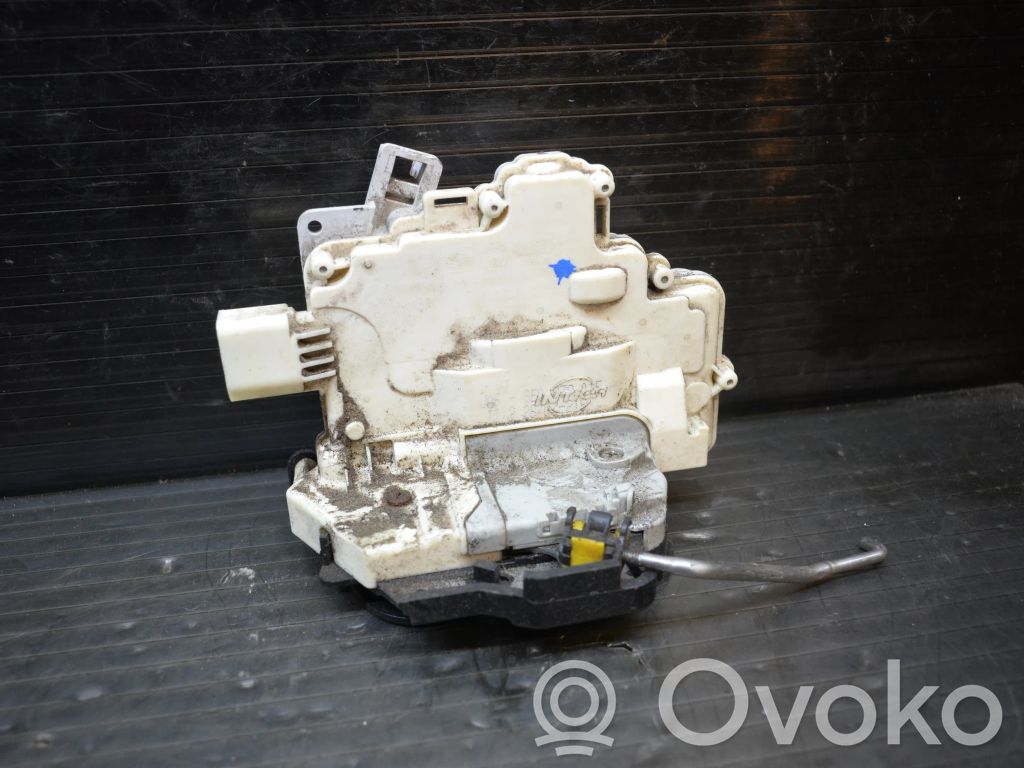 Audi A4 S4 B7 8E 8H Takaoven lukko 