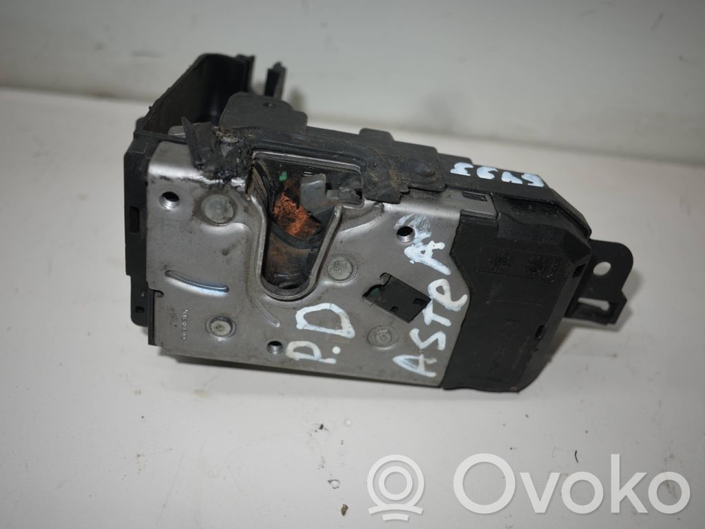 Opel Astra H Etuoven lukko 