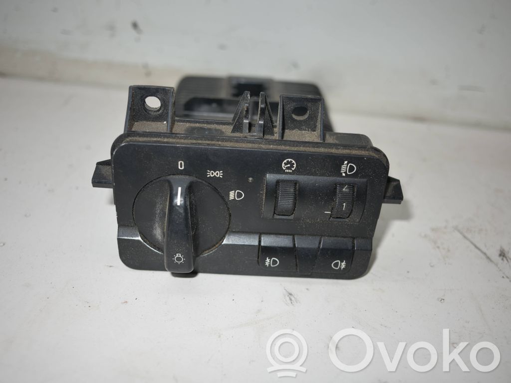 Light switch   4108586