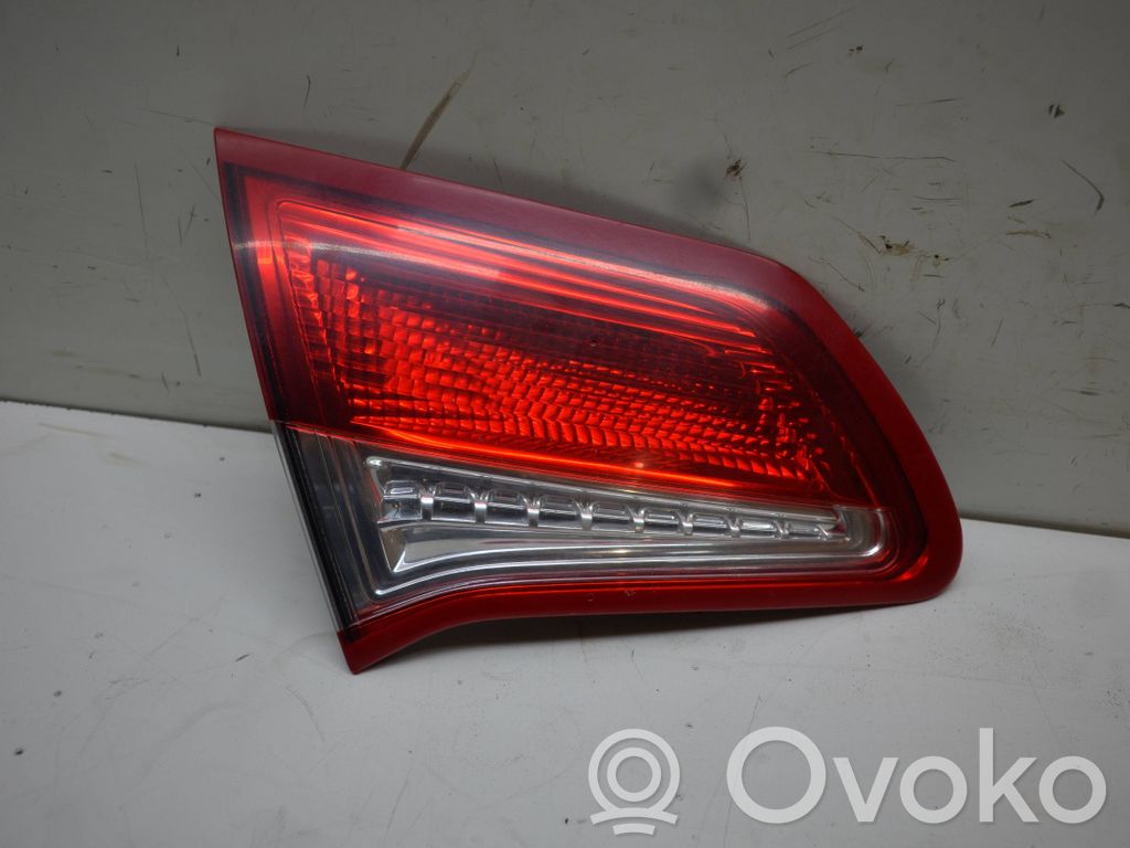 Citroen C4 II Aizmugurējais lukturis pārsegā 
