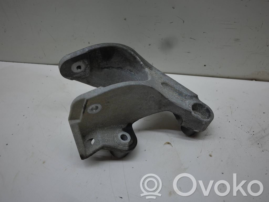 Chrysler Town & Country V Engine mounting bracket 
