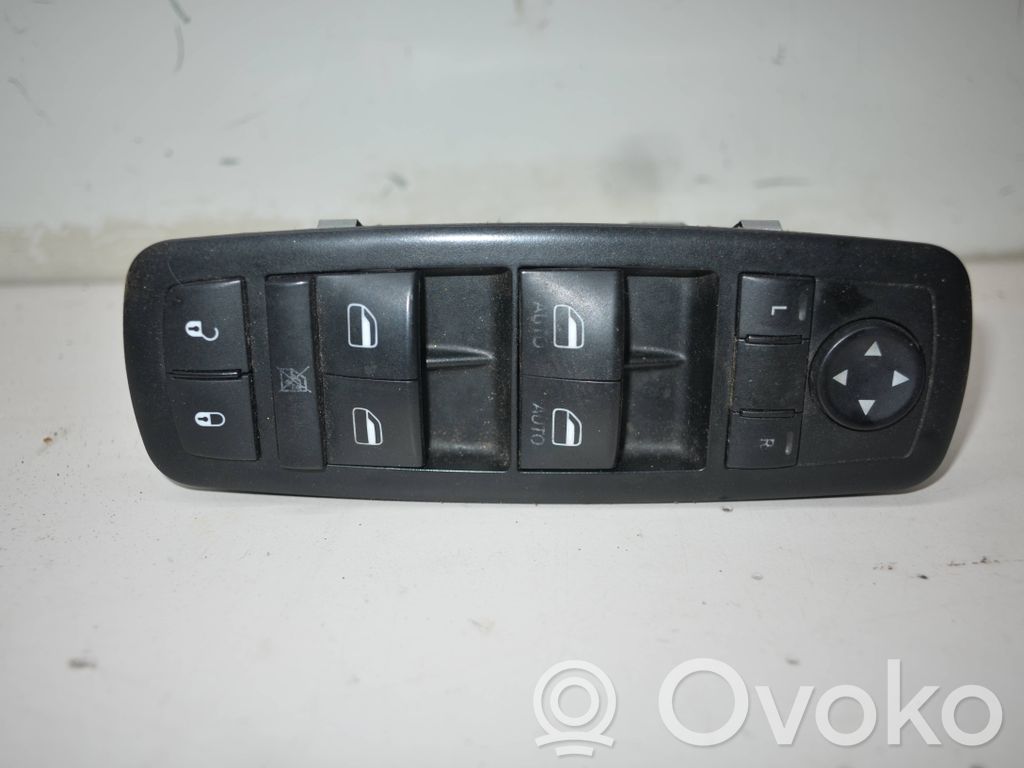 Chrysler Town & Country V Electric window control switch 