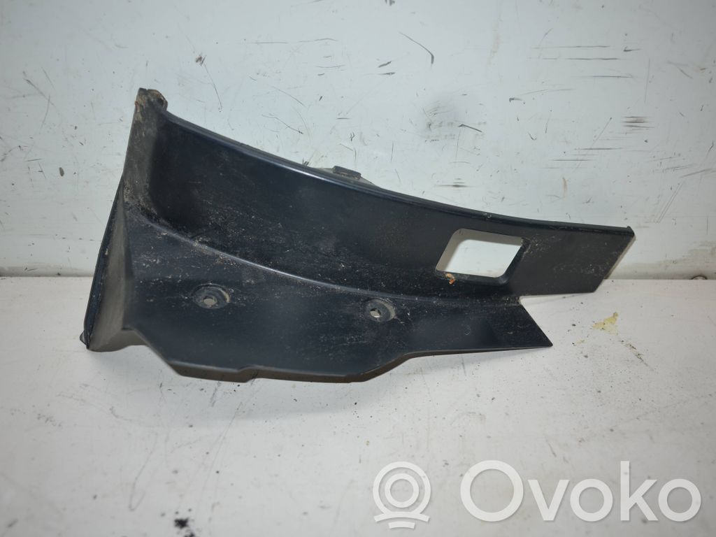 Subaru Outback (BS) Takavalon valaisimen muotolista 
