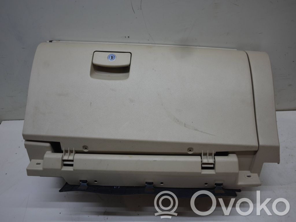 Subaru Outback (BS) Juego guantera 