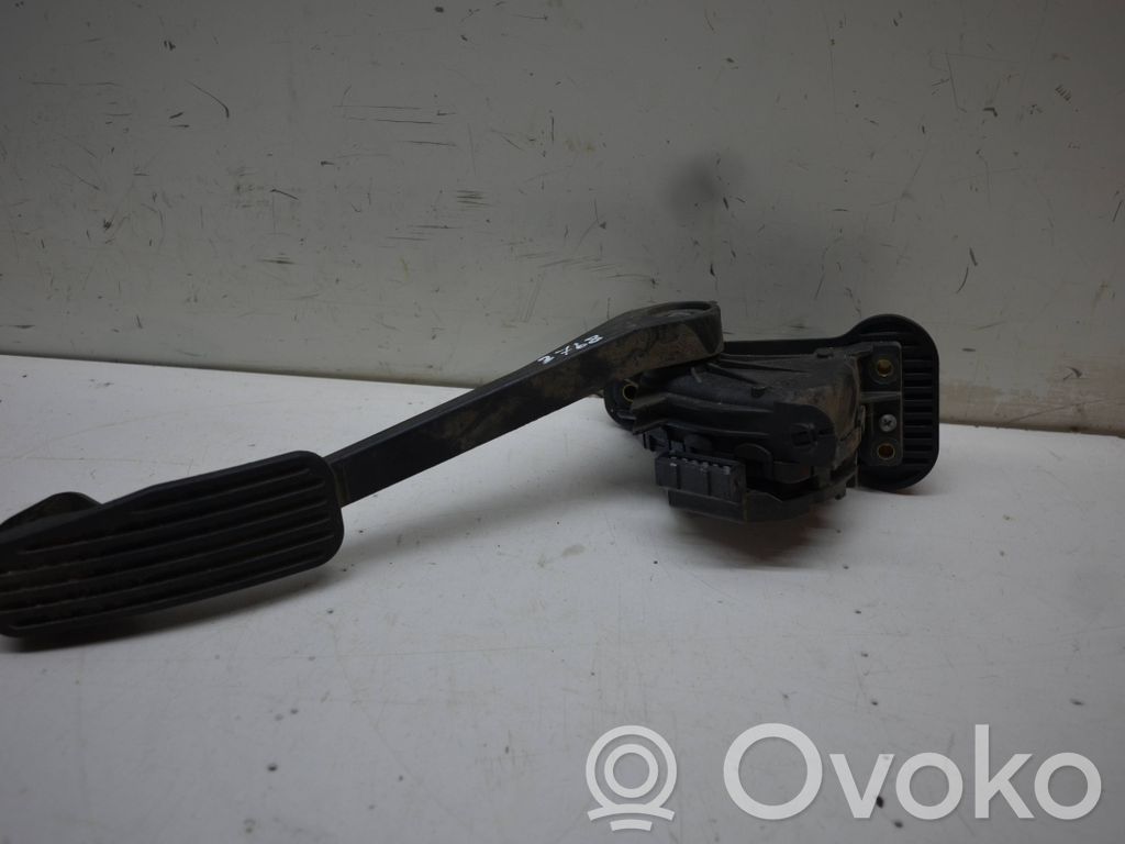 Volvo V70 Akceleratoriaus pedalas 