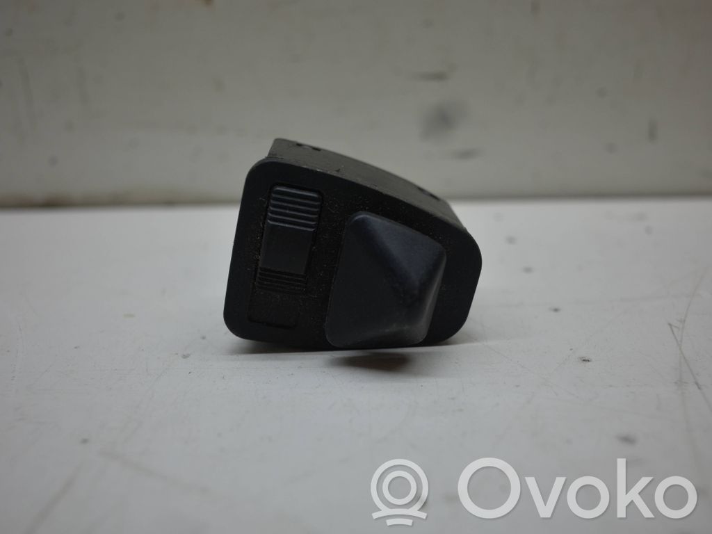 Wing mirror switch   8373692