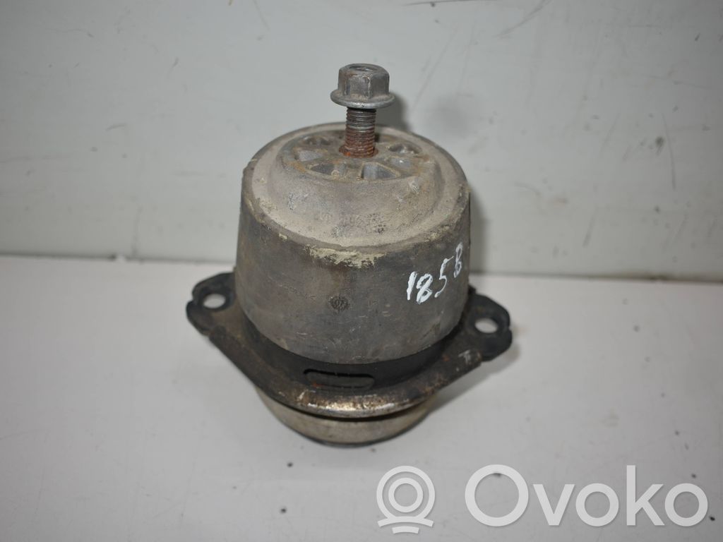 Audi Q7 4L Engine mount bracket 