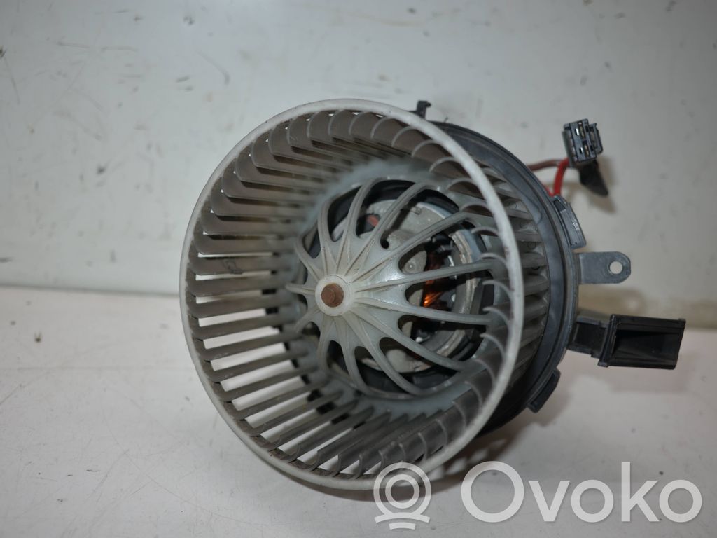 Audi A4 S4 B8 8K Lämmittimen puhallin 