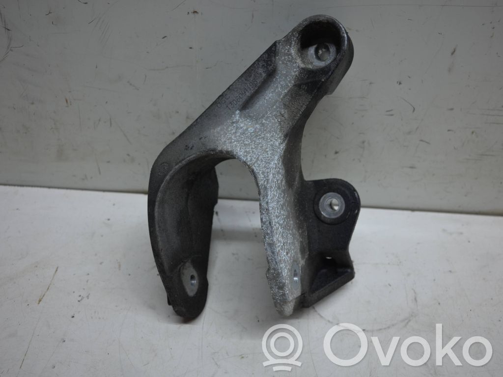 Chrysler Town & Country V Engine mounting bracket 