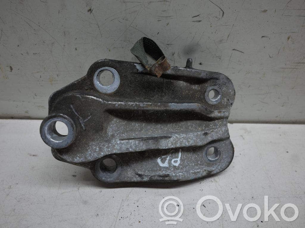 Chrysler Town & Country V Engine mounting bracket 