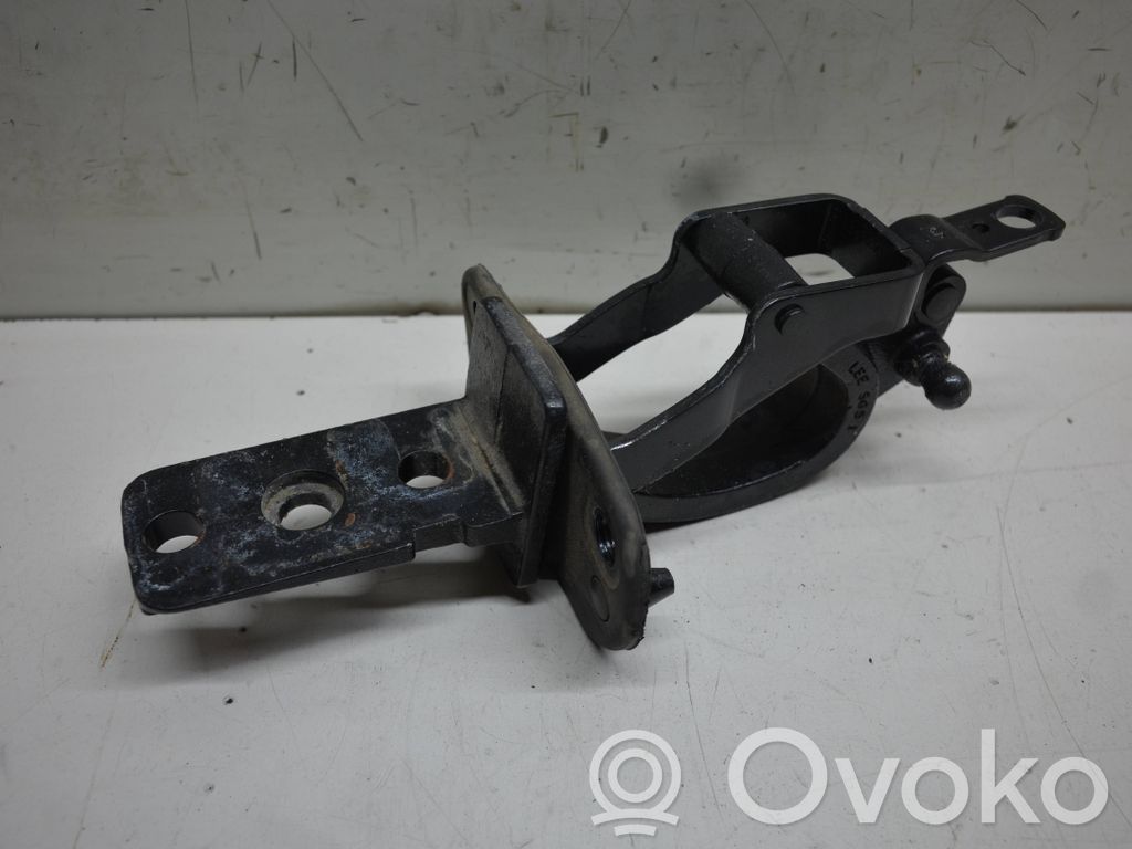 Volvo V70 Tailgate/trunk/boot hinge 