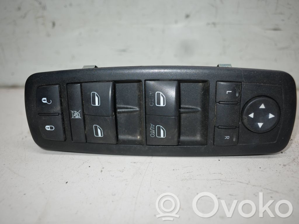 Chrysler Town & Country V Electric window control switch 