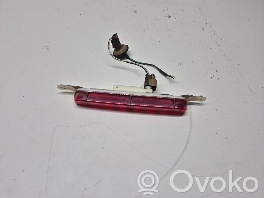 Chrysler Town & Country V Third/center stoplight 
