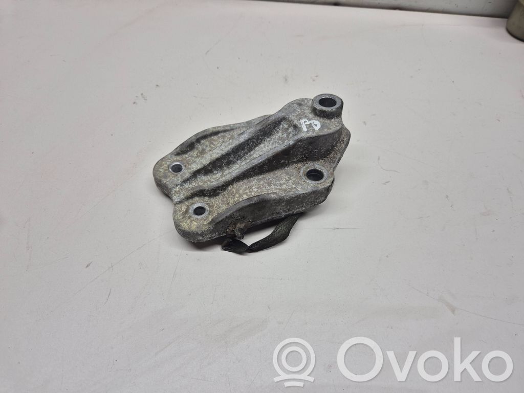Chrysler Town & Country V Engine mounting bracket 