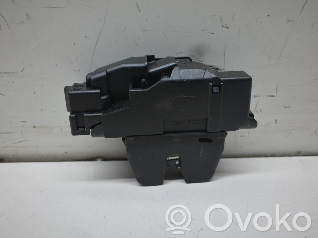 Peugeot 308 SW  Takaluukun lukon salvan moottori 