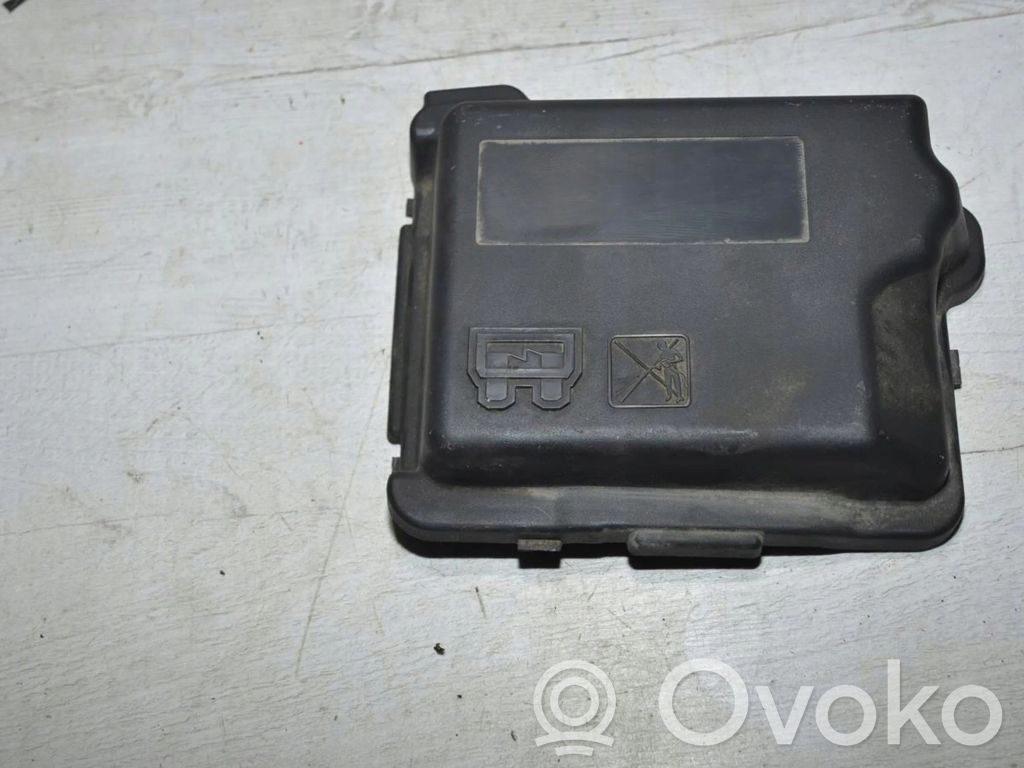 Peugeot 2008 I Fuse box cover 