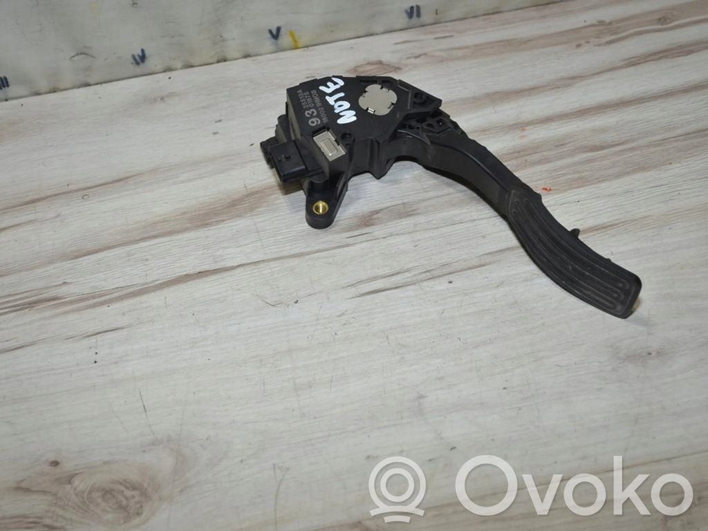 Accelerator throttle pedal   180021HM0B