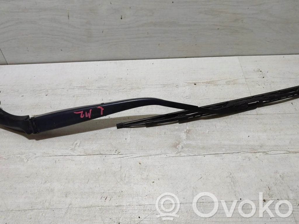 Front wiper blade arm