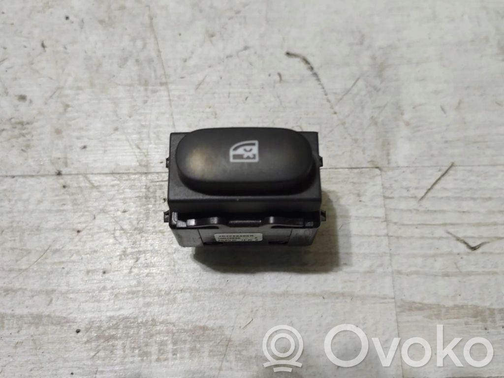 Renault Captur Child safety switch 