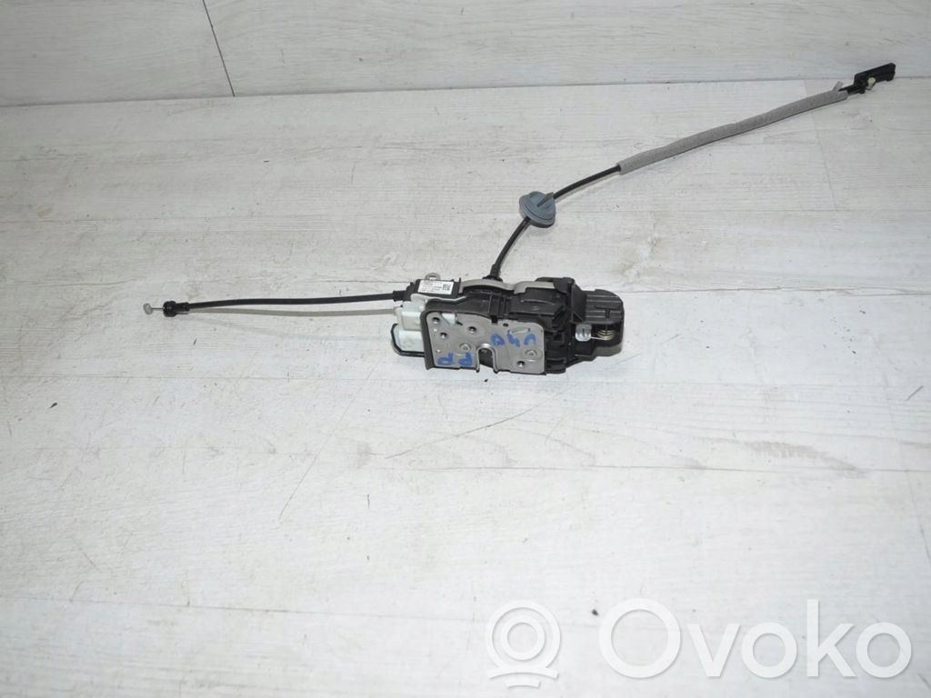 Volvo V40 Priekšpusē slēdzene 