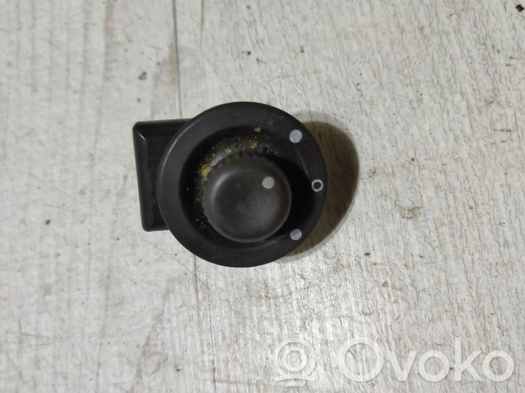 Dacia Duster Wing mirror switch 