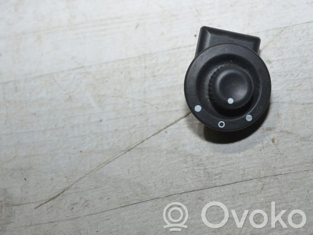 Dacia Duster Wing mirror switch 
