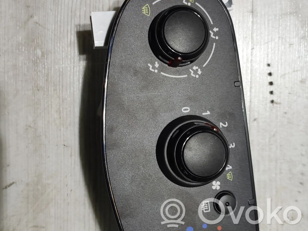 Dacia Sandero Climate control unit 