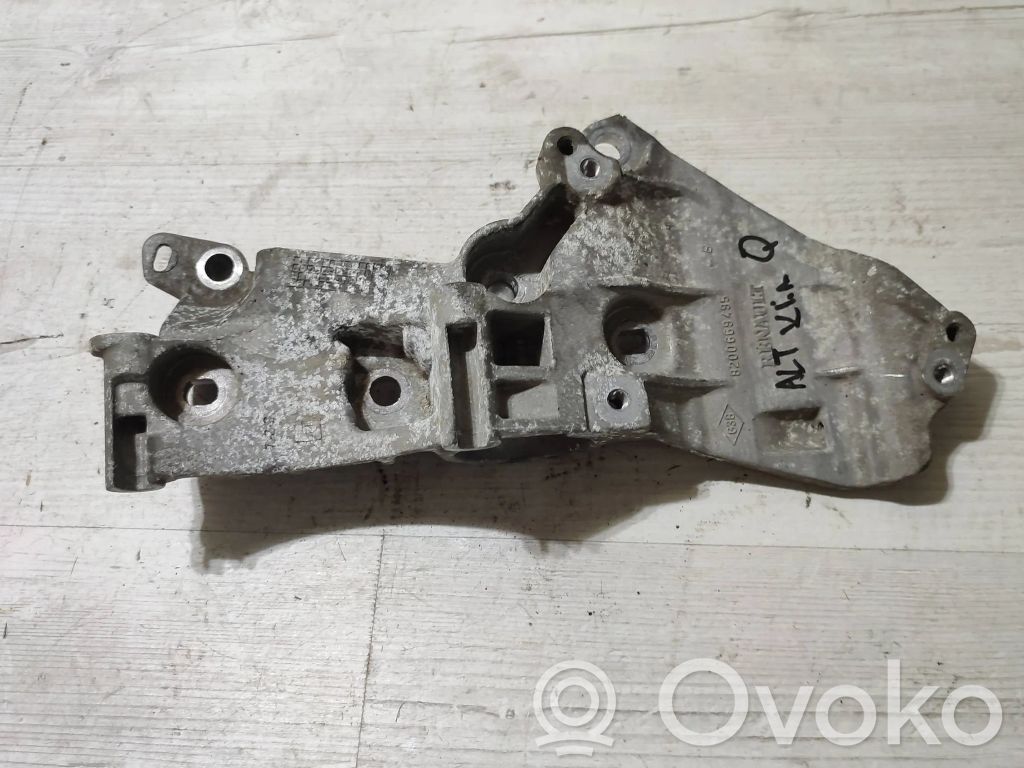 Nissan Qashqai Engine mounting bracket 