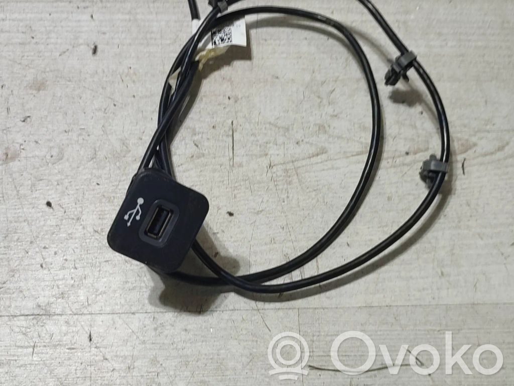 Jeep Cherokee USB socket connector 