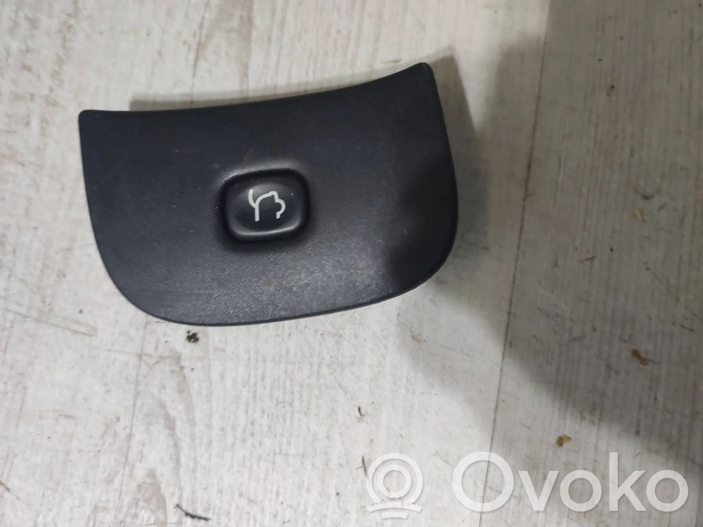 Jeep Cherokee Tailgate/trunk/boot open switch 