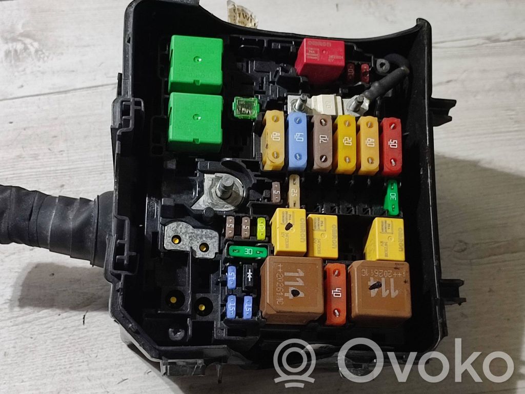 Opel Corsa F Saugiklių dėžė (komplektas) 