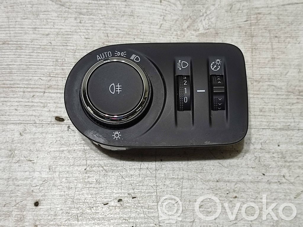Opel Corsa F Light switch 