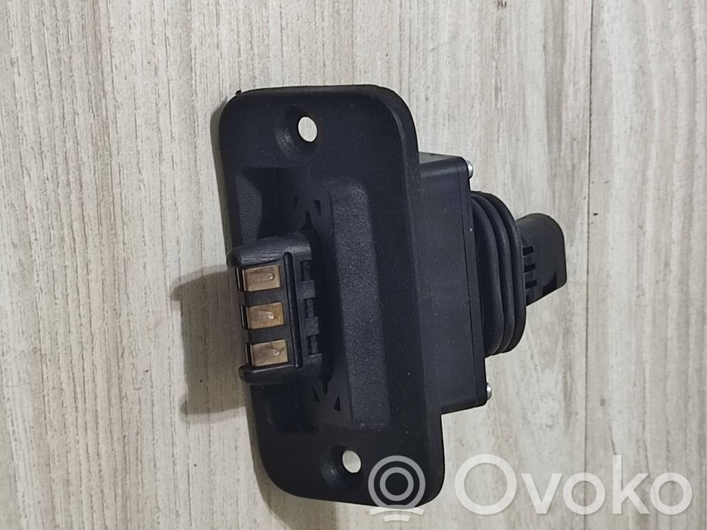 Volkswagen Caddy Sliding door contact joint 