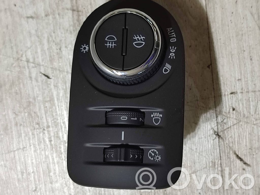 Opel Corsa F Light switch 