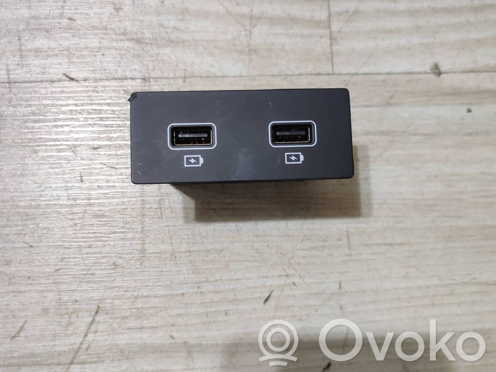 Enchufe conector USB   280230033R,33352432,40003046