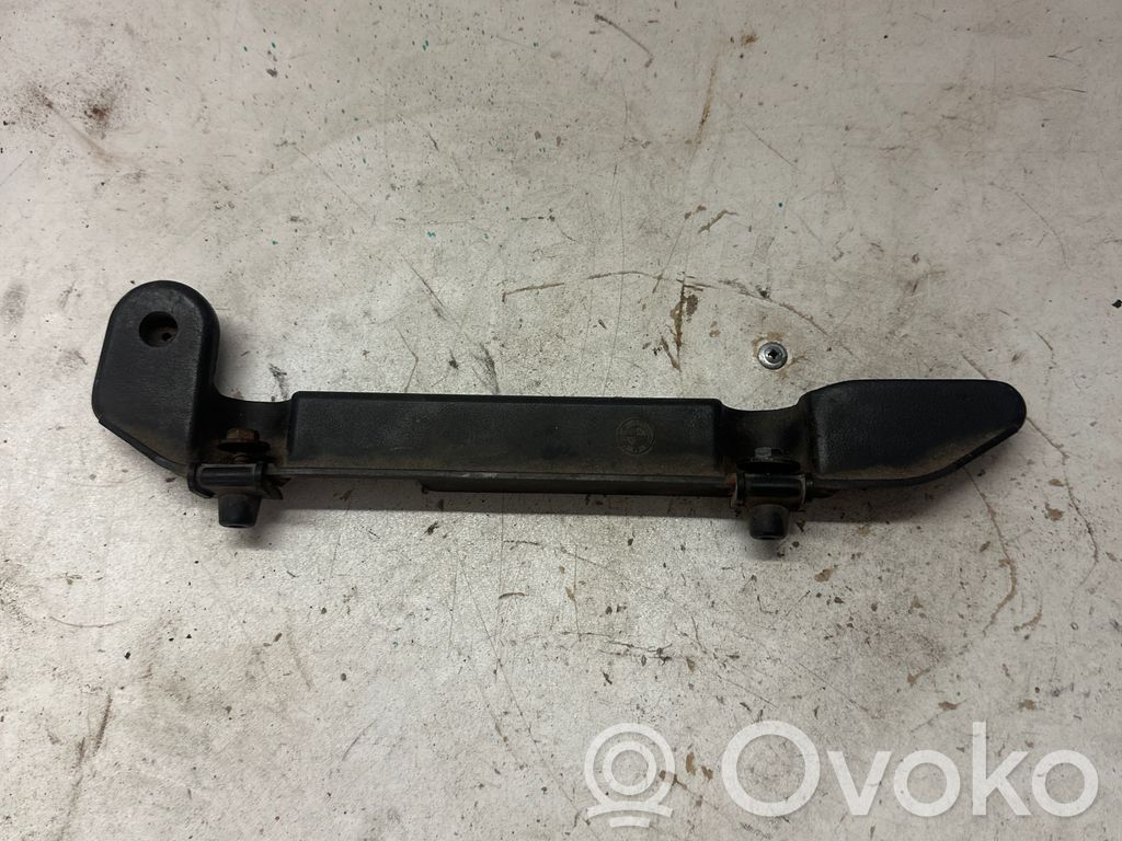 BMW 3 E30 Jäähdyttimen kannatin 