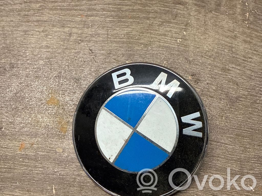 BMW 5 E60 E61 Gamintojo ženkliukas 