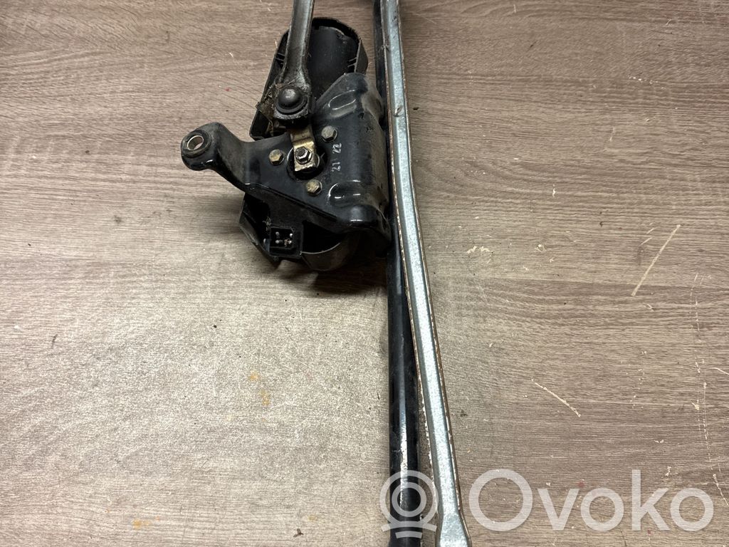 BMW 3 E30 Etupyyhkimen vivusto ja moottori 