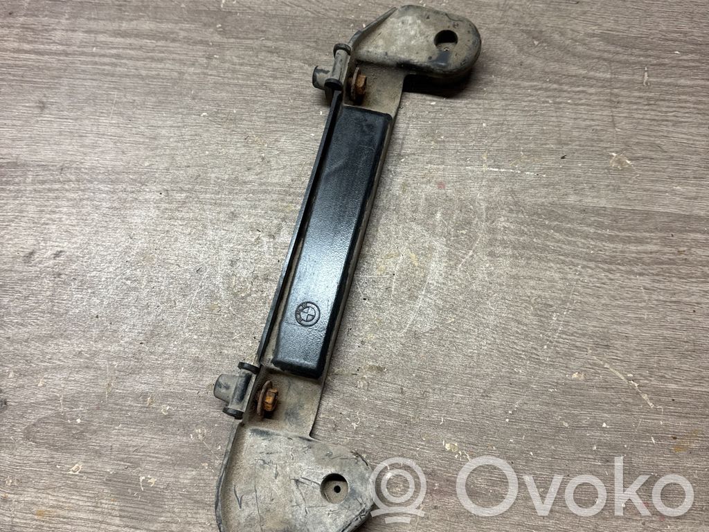 BMW 3 E30 Jäähdyttimen kannatin 