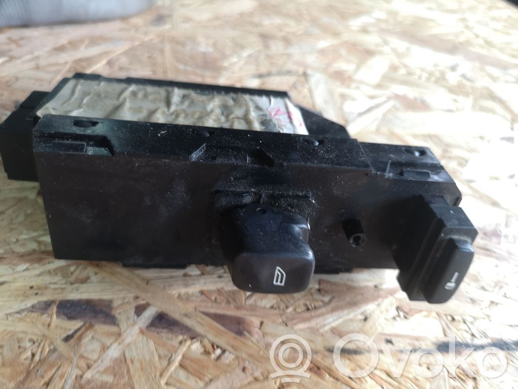 Electric window control switch   9301804,30737519